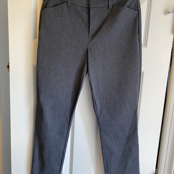 Gap signature skinny ankle. Grey and gently used. Size 8 - Picture 6 of 6